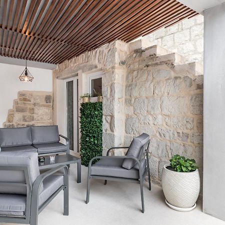 Heritage Apartman Geza In Centar With Private Parking Kastela Exterior photo